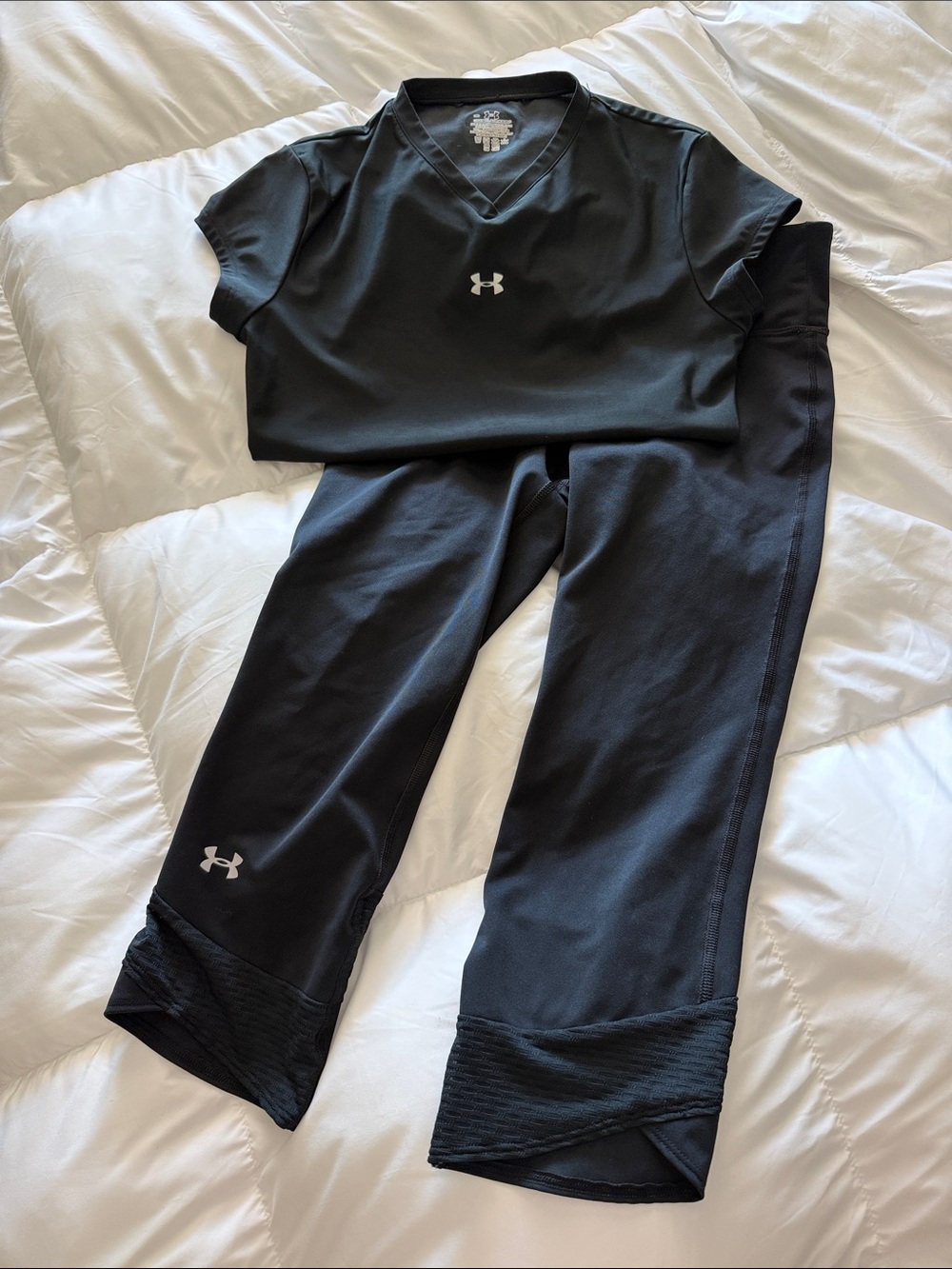 Under Armour Black Women's Performance Capri Pants free top